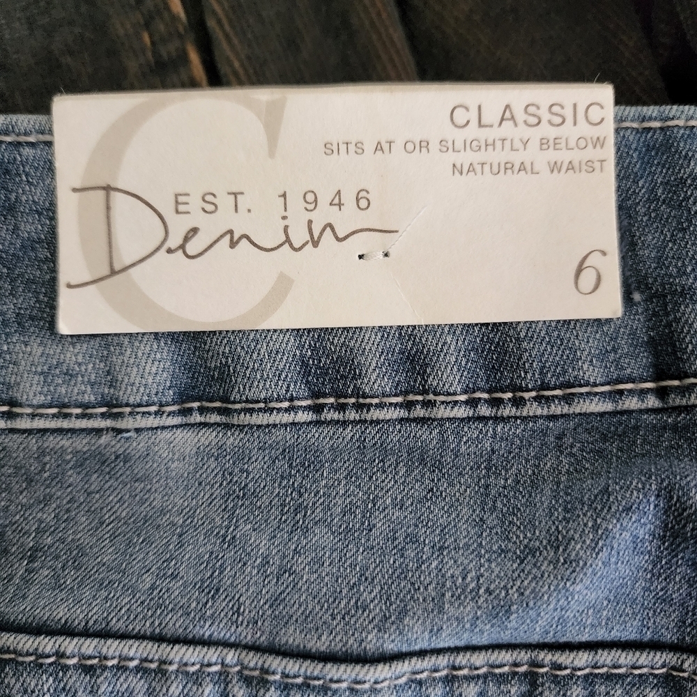 EST. 1946 DENIM EMBROIDERED SHORTS - Picture 7 of 9